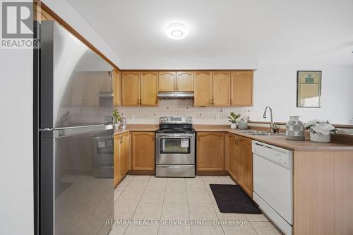 23 Ashmere Road, Brampton, ON - Indoor Photo Showing Kitchen