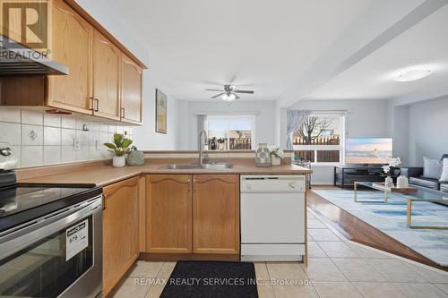 23 Ashmere Road, Brampton, ON - Indoor Photo Showing Kitchen