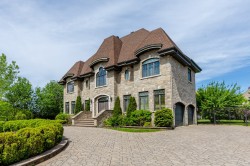 7640 Av. de Lugano  Brossard, QC J4Y 3J6