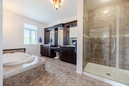 Salle de bains attenante à la CCP - 7640 Av. De Lugano, Brossard, QC - Indoor Photo Showing Bathroom