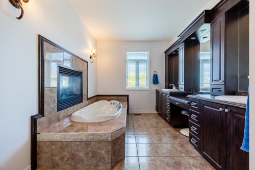 Salle de bains attenante à la CCP - 7640 Av. De Lugano, Brossard, QC - Indoor Photo Showing Bathroom