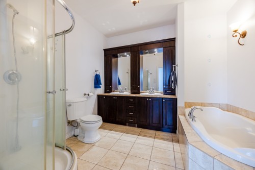 Salle de bains - 7640 Av. De Lugano, Brossard, QC - Indoor Photo Showing Bathroom