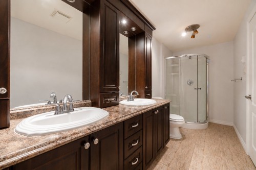 Salle de bains - 7640 Av. De Lugano, Brossard, QC - Indoor Photo Showing Bathroom