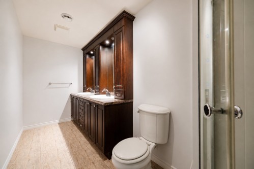 Salle de bains - 7640 Av. De Lugano, Brossard, QC - Indoor Photo Showing Bathroom