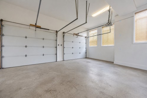 Garage - 7640 Av. De Lugano, Brossard, QC - Indoor Photo Showing Garage