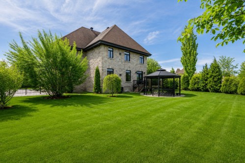 Cour - 7640 Av. De Lugano, Brossard, QC - Outdoor