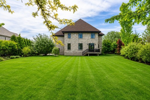 Cour - 7640 Av. De Lugano, Brossard, QC - Outdoor