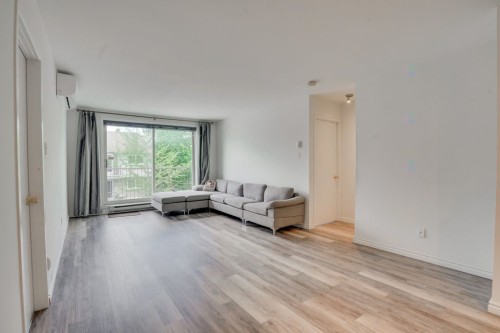 Salon - 240 Place Des Sorbiers, Gatineau (Hull), QC - Indoor