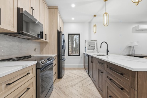 Autre - 168 Ch. Des Sables, L'Ange-Gardien, QC - Indoor Photo Showing Kitchen With Upgraded Kitchen