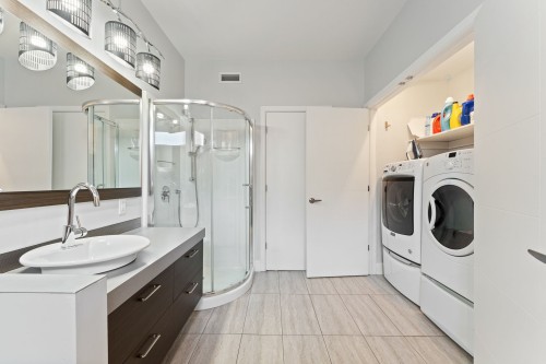 Bathroom - 155 Rue Du Nénuphar, Cowansville, QC - Indoor Photo Showing Laundry Room