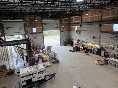 Entrepôt - 3525 Boul. Des Entreprises, Terrebonne (Terrebonne), QC - Indoor Photo Showing Garage
