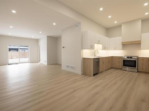 838 Weiler Boulevard, Thunder Bay, ON - Indoor Photo Showing Kitchen