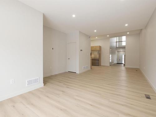 838 Weiler Boulevard, Thunder Bay, ON - Indoor Photo Showing Other Room