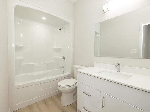 838 Weiler Boulevard, Thunder Bay, ON - Indoor Photo Showing Bathroom