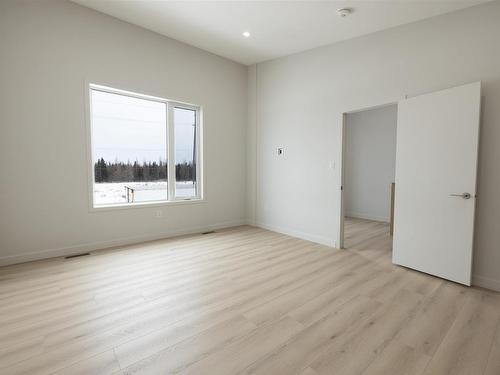 838 Weiler Boulevard, Thunder Bay, ON - Indoor Photo Showing Other Room