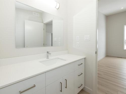 838 Weiler Boulevard, Thunder Bay, ON - Indoor Photo Showing Bathroom