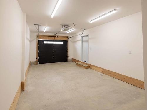 838 Weiler Boulevard, Thunder Bay, ON - Indoor Photo Showing Garage