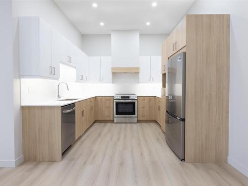 838 Weiler Boulevard, Thunder Bay, ON - Indoor Photo Showing Kitchen With Stainless Steel Kitchen With Upgraded Kitchen
