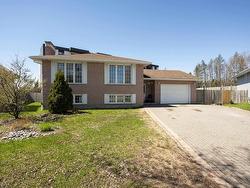 215 LINDEN Court  Thunder Bay, ON P7B 6R6