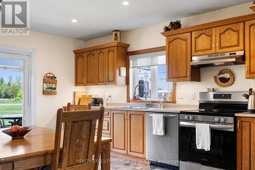 10727 West End Terrace, South Dundas, ON - Indoor Photo Showing Kitchen