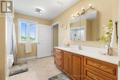 3pc Bath - 10727 West End Terrace, South Dundas, ON - Indoor Photo Showing Bathroom