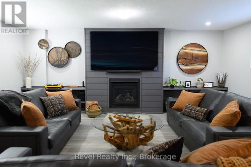 31 Natures Trail, Wasaga Beach, ON - Indoor Photo Showing Living Room With Fireplace