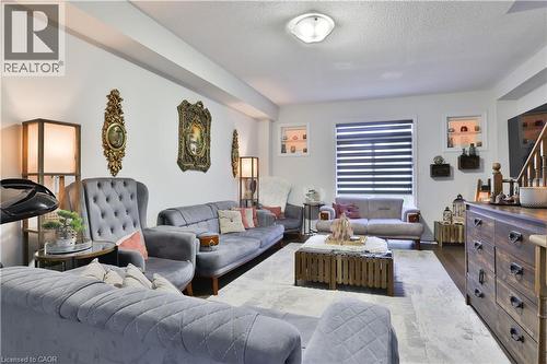 7214 Triumph Lane, Mississauga, ON - Indoor Photo Showing Living Room