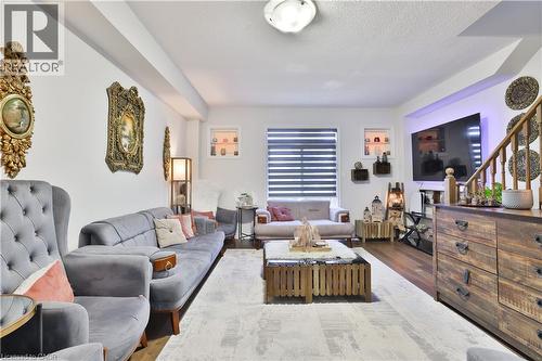7214 Triumph Lane, Mississauga, ON - Indoor Photo Showing Living Room