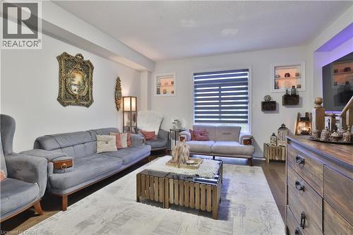 7214 Triumph Lane, Mississauga, ON - Indoor Photo Showing Living Room
