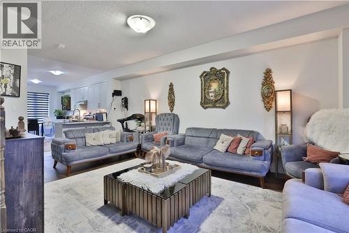 7214 Triumph Lane, Mississauga, ON - Indoor Photo Showing Living Room
