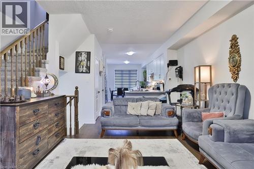 7214 Triumph Lane, Mississauga, ON - Indoor Photo Showing Living Room