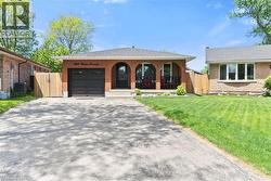 104 FIONA Crescent  Hamilton, ON L9C 6P4