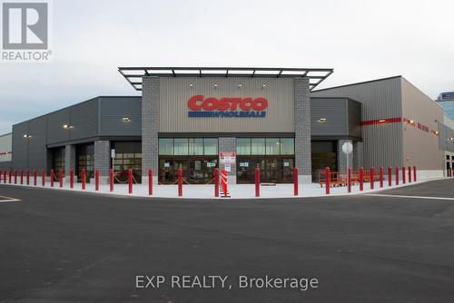 Neighborhood Costco! - 404 B - 2044 Arrowsmith Drive, Ottawa, ON - Outdoor