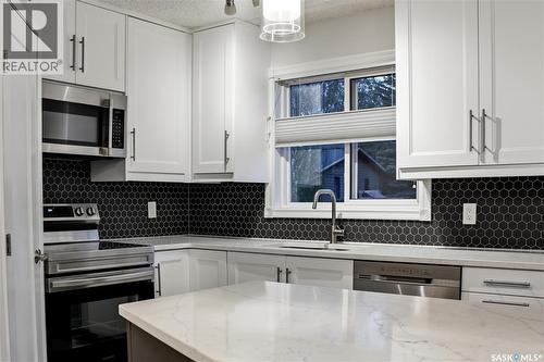 171 Coldspring Crescent, Saskatoon, SK - Indoor Photo Showing Kitchen With Upgraded Kitchen