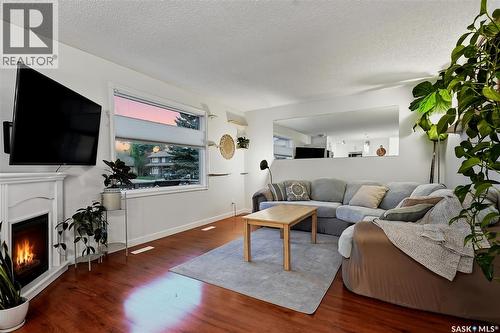 171 Coldspring Crescent, Saskatoon, SK - Indoor Photo Showing Living Room With Fireplace