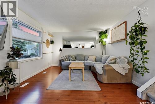 171 Coldspring Crescent, Saskatoon, SK - Indoor Photo Showing Living Room