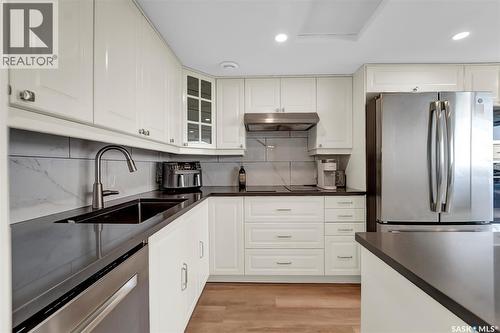2001 315 5Th Avenue N, Saskatoon, SK - Indoor Photo Showing Kitchen