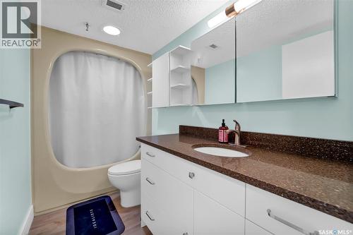 2001 315 5Th Avenue N, Saskatoon, SK - Indoor Photo Showing Bathroom
