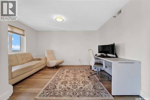 2001 315 5Th Avenue N, Saskatoon, SK - Indoor Photo Showing Other Room