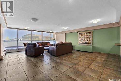 2001 315 5Th Avenue N, Saskatoon, SK - Indoor