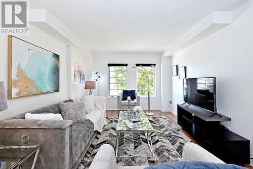 647 Trailview Drive, Peterborough, ON - Indoor Photo Showing Living Room