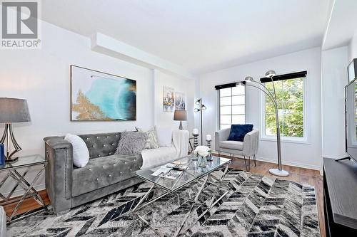 647 Trailview Drive, Peterborough, ON - Indoor Photo Showing Living Room