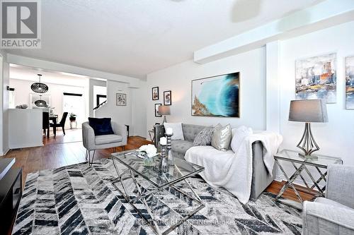 647 Trailview Drive, Peterborough, ON - Indoor Photo Showing Living Room