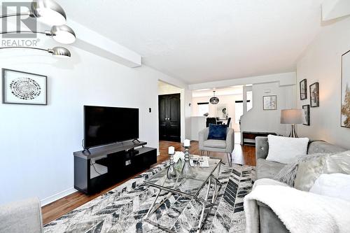 647 Trailview Drive, Peterborough, ON - Indoor Photo Showing Living Room