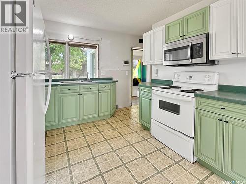 406 Wexford Street, Balcarres, SK - Indoor Photo Showing Kitchen