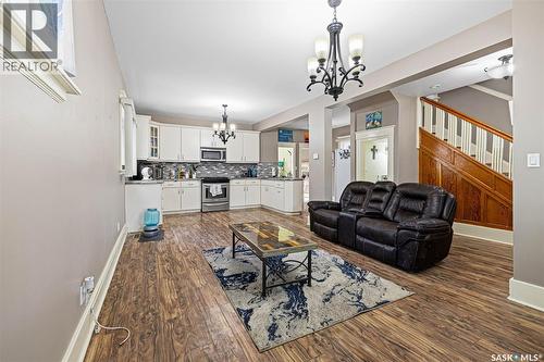 1422 Cameron Street, Regina, SK - Indoor Photo Showing Living Room