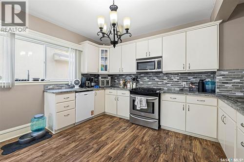 1422 Cameron Street, Regina, SK - Indoor Photo Showing Kitchen