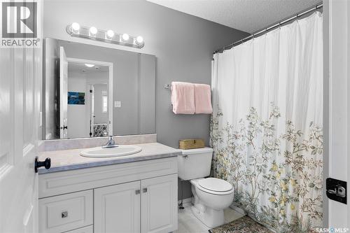 8628 Thurston Crescent, Regina, SK - Indoor Photo Showing Bathroom