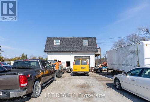 22985 Lakeridge Road, Brock, ON - Outdoor