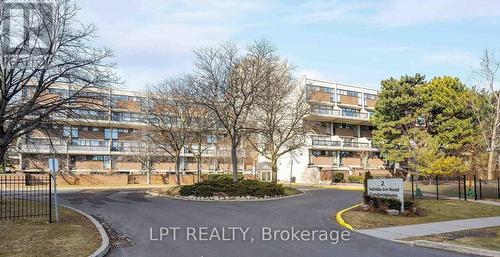 332 - 2 VALHALLA INN ROAD  Toronto, ON M9B 6C3